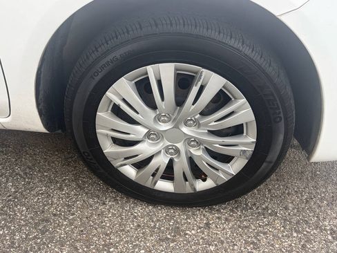Used 2017 Nissan Versa SV FWD image 13