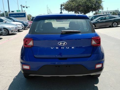 Used 2023 Hyundai Venue SE FWD image 7