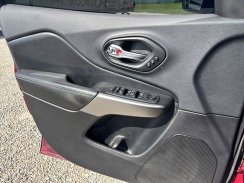 Used 2019 Jeep Cherokee High Altitude AWD/4WD image 15