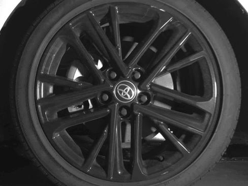 Used 2025 Toyota Camry SE image 8