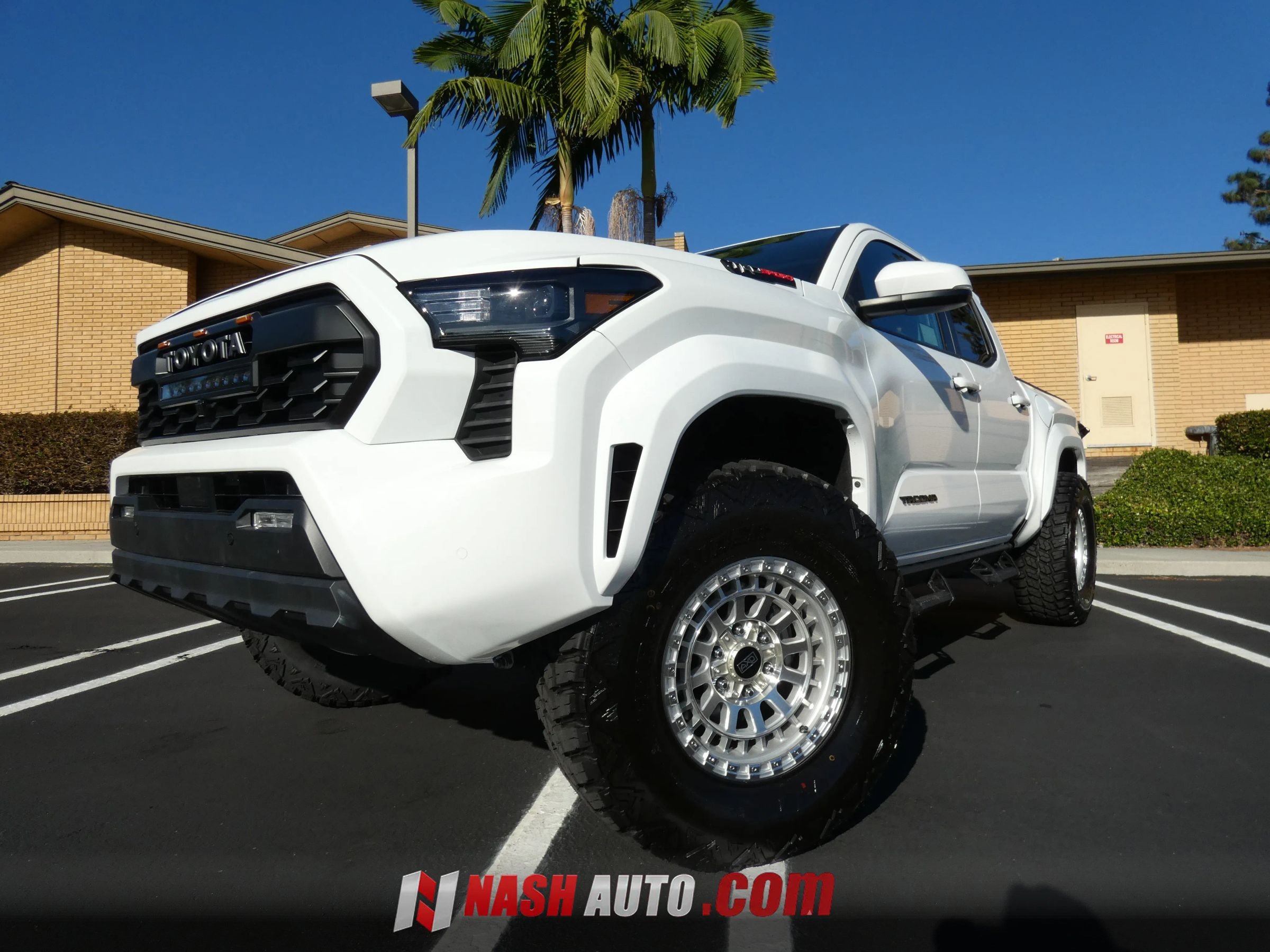 Used 2026 Toyota Tacoma TRD Sport w/ TRD Sport Upgrade Package AWD/4WD image 15