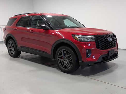 Used 2025 Ford Explorer ST-Line w/ ST-Line Street Pack AWD/4WD image 6