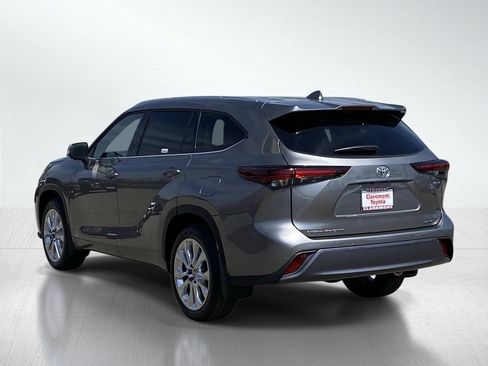 Certified 2026 Toyota Highlander Limited AWD/4WD image 4