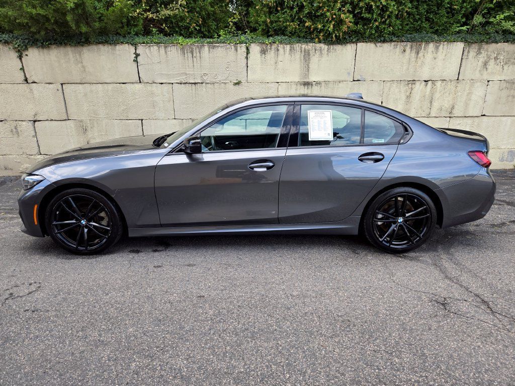 Used 2022 BMW 330i xDrive Sedan w/ M Sport Package AWD/4WD image 2