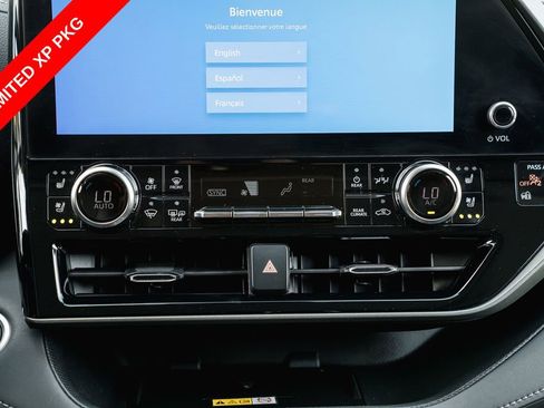 Used 2024 Toyota Highlander Limited FWD image 23