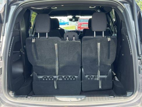 Used 2023 Chrysler Pacifica Touring FWD image 31