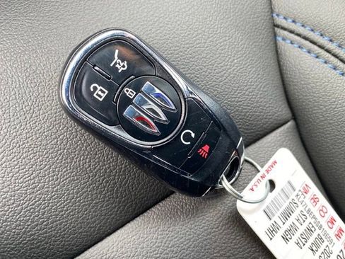 Certified 2025 Buick Envista Sport Touring w/ Convenience I Package image 23