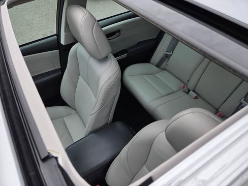 Used 2017 Toyota Avalon XLE Premium w/ Carpet Mat Package FWD image 11