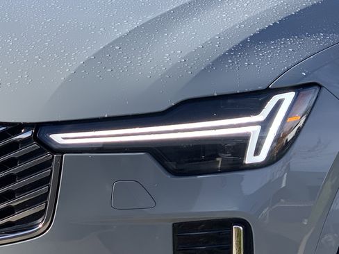 Used 2025 Volvo XC90 B6 Plus image 6