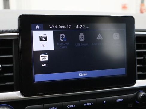 Used 2024 Hyundai Venue SEL image 30