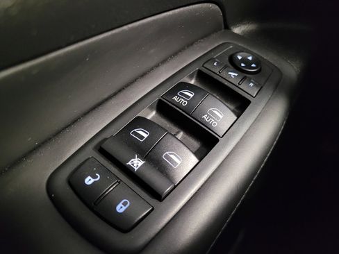 Used 2018 Jeep Grand Cherokee Overland AWD/4WD image 27