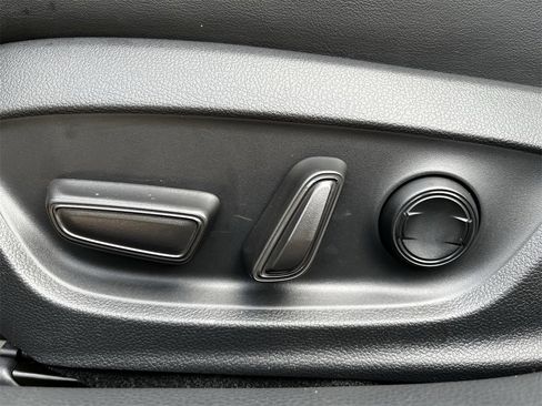 Used 2023 Toyota Prius Prime Premium image 24