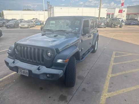 Used 2018 Jeep Wrangler Unlimited Sport S AWD/4WD image 3