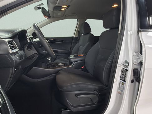 Used 2020 Kia Sorento L FWD image 16