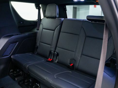 Used 2021 Chevrolet Tahoe Premier w/ Premium Package AWD/4WD image 18