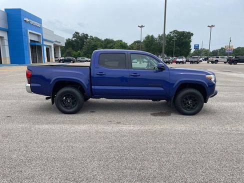 Used 2022 Toyota Tacoma SR5 AWD/4WD image 6