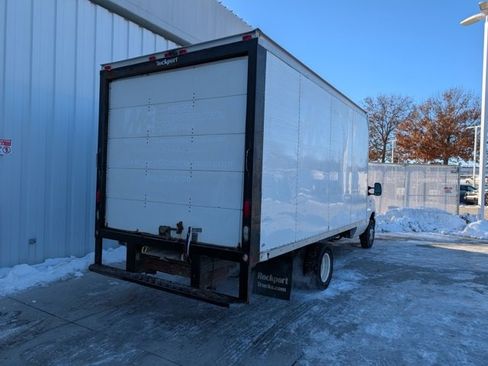 Used 2014 Ford E-350 and Econoline 350 Super Duty image 19