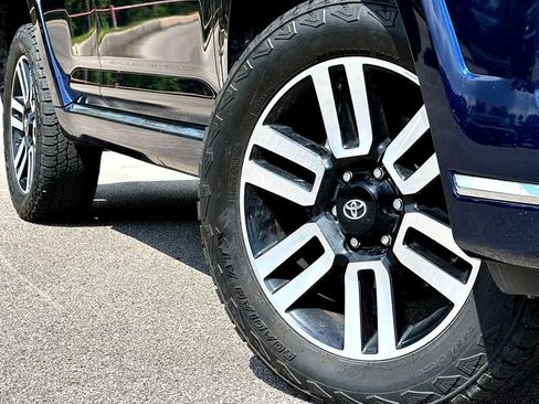 Used 2022 Toyota 4Runner Limited AWD/4WD image 2
