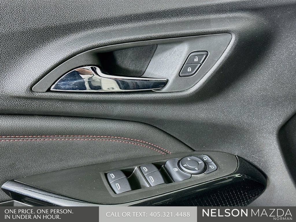 Used 2026 Chevrolet Trax RS w/ Sunroof Package FWD image 20