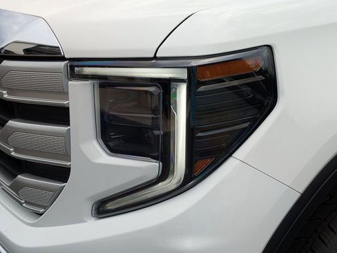 New 2025 GMC Sierra 1500 SLE w/ Preferred Package image 7