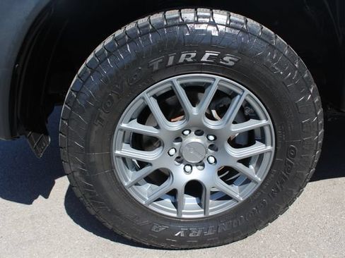 Used 2014 Toyota Tacoma 2WD Regular Cab image 9
