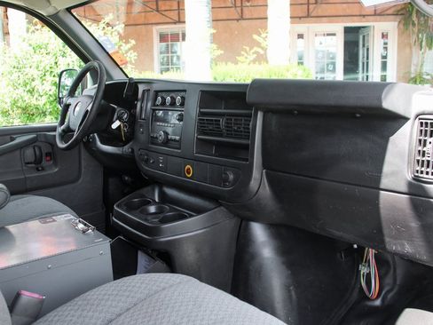 Used 2014 Chevrolet Express 2500 image 29