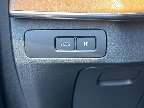 Certified 2023 Volvo XC90 T8 Plus image 34