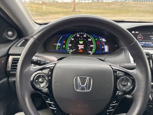 Used 2017 Honda Accord Touring image 6