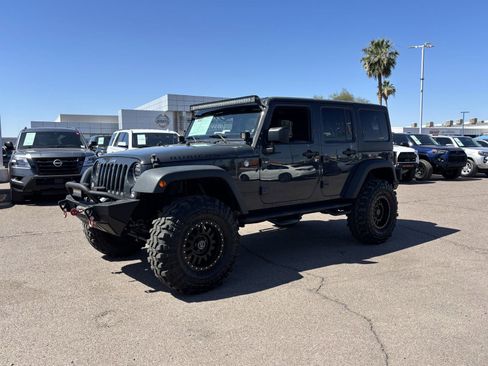Used 2016 Jeep Wrangler Unlimited Rubicon w/ Connectivity Group AWD/4WD image 34