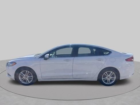 Used 2018 Ford Fusion SE FWD image 4
