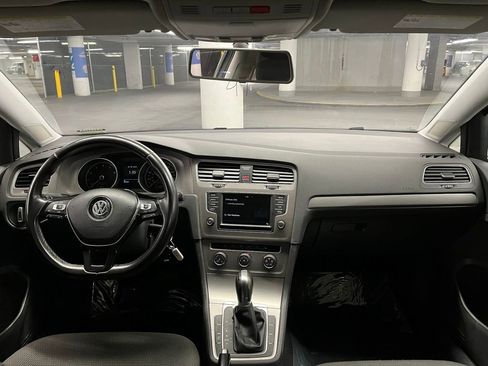 Used 2017 Volkswagen Golf S image 7