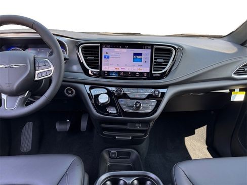 New 2026 Chrysler Pacifica Select image 11