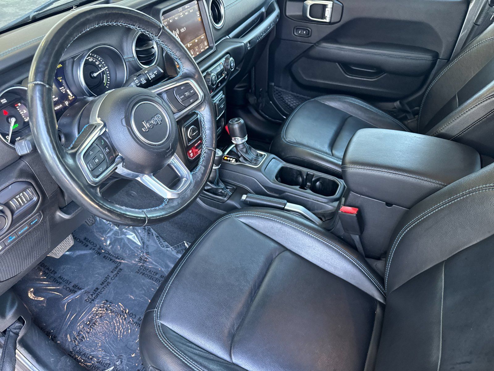 Used 2022 Jeep Wrangler Unlimited Rubicon 4xe w/ Cold Weather Group AWD/4WD image 10