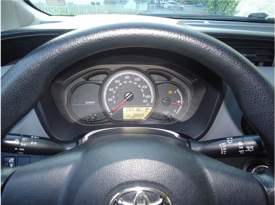 Used 2015 Toyota Yaris L FWD image 22