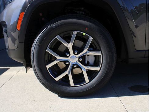 New 2025 Jeep Grand Cherokee Limited w/ Luxury Tech Group II image 37