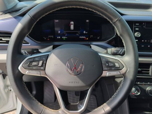 Used 2022 Volkswagen Taos SE FWD image 18