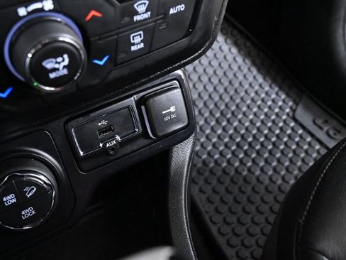 Used 2019 Jeep Renegade Trailhawk AWD/4WD image 19