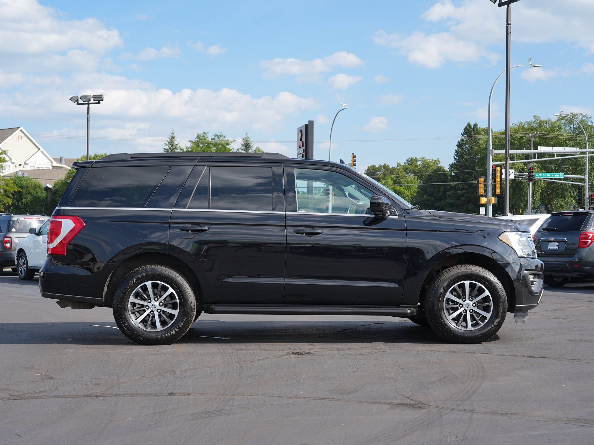Used 2021 Ford Expedition XL AWD/4WD image 2