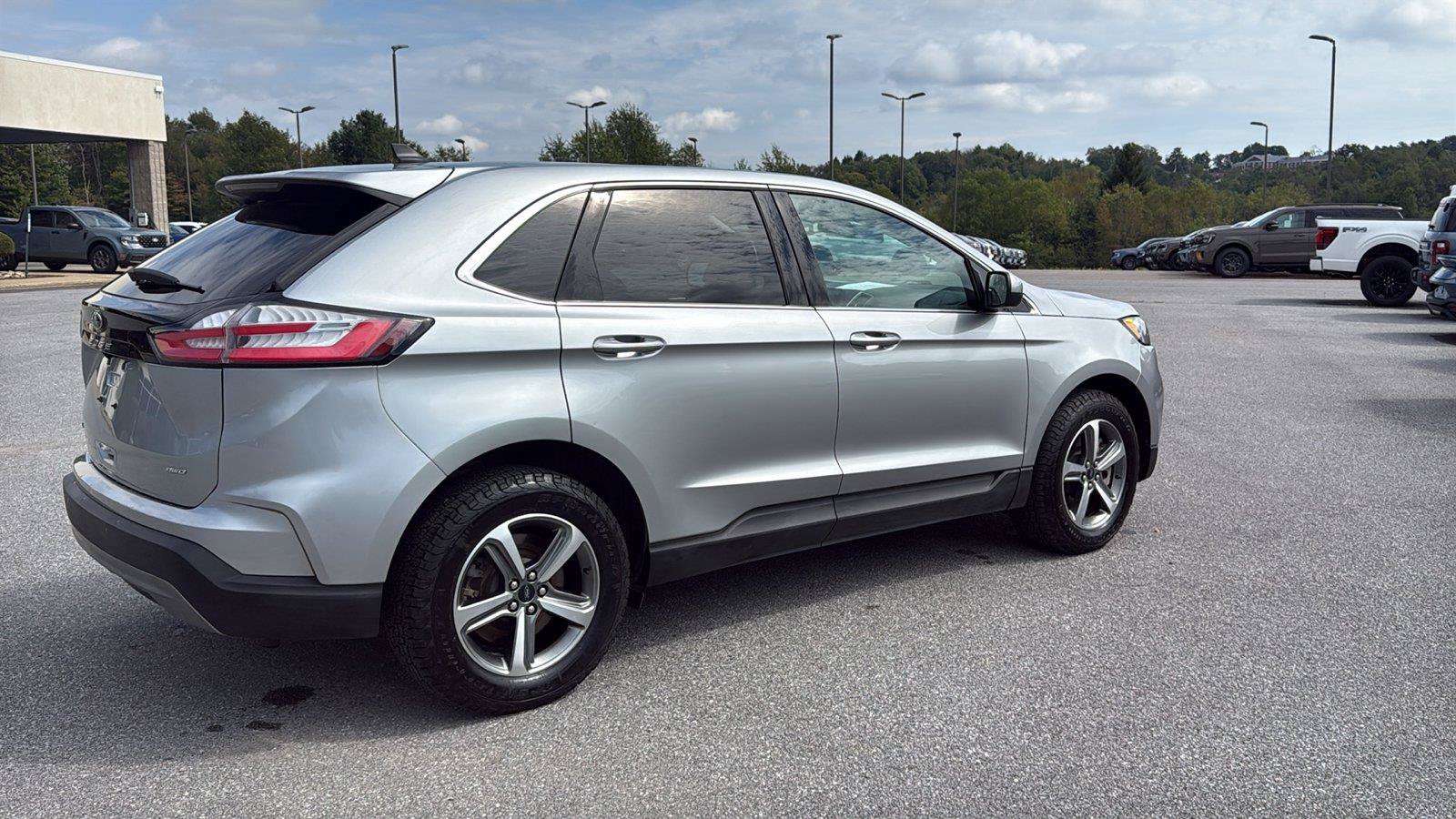 Used 2024 Ford Edge SEL w/ Convenience Package AWD/4WD image 3