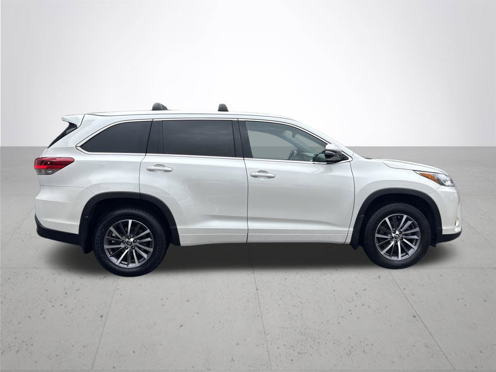 Used 2017 Toyota Highlander XLE AWD/4WD image 6