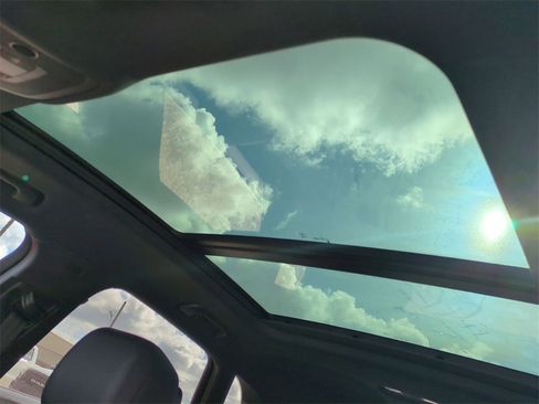 Used 2024 Audi Q3 2.0T Premium image 18