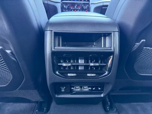 Used 2025 Jeep Grand Cherokee Limited RWD image 32