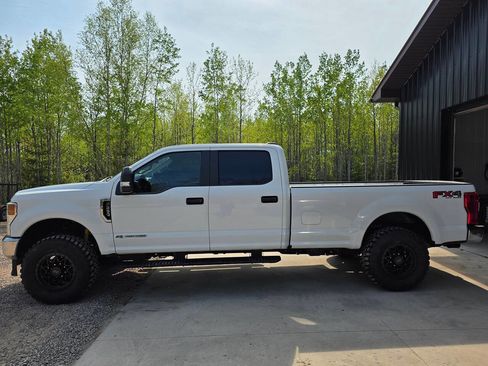 Used 2022 Ford F250 XL w/ Power Equipment Group AWD/4WD image 3