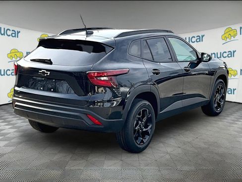 New 2026 Chevrolet Trax LT w/ Midnight Edition FWD image 7
