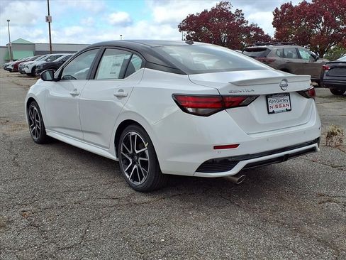 New 2025 Nissan Sentra SR w/ SR Premium Package FWD image 5