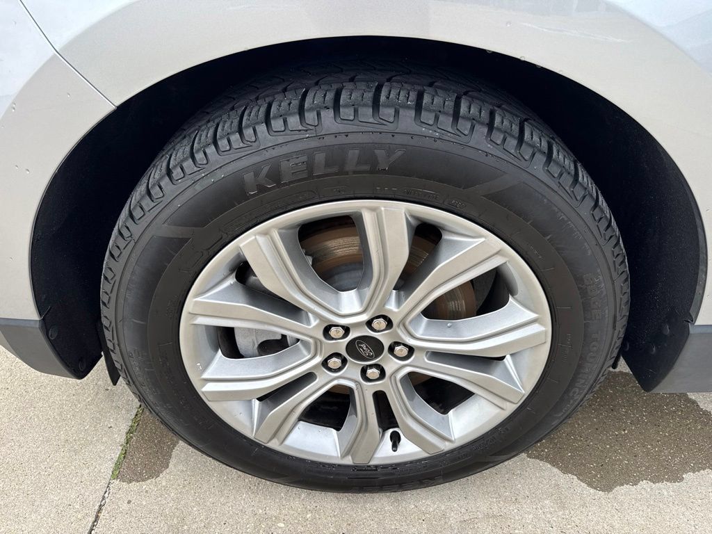 Used 2024 Ford Edge Titanium AWD/4WD image 5