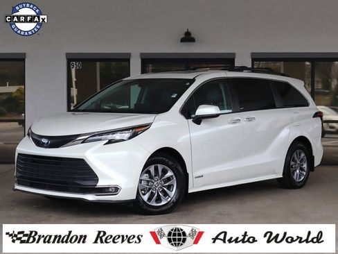 Used 2021 Toyota Sienna XLE image 1