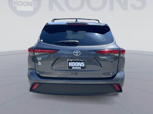 Used 2023 Toyota Highlander XLE AWD/4WD image 5