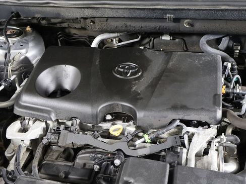 Used 2021 Toyota RAV4 XLE w/ Convenience Package AWD/4WD image 18