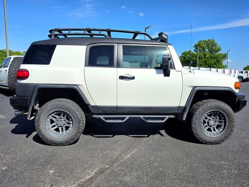 Used 2014 Toyota FJ Cruiser 4WD w/ Convenience Package image 9
